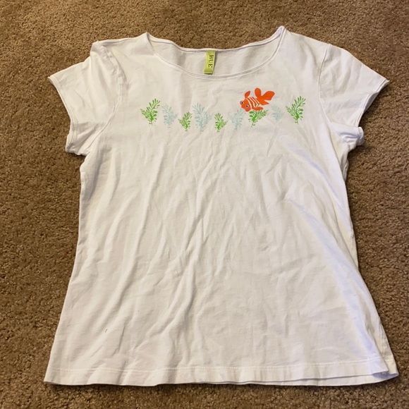 White Hue Woman’s Shirt With Orange Fish and Green Seaweed Size M - Picture 1 of 3